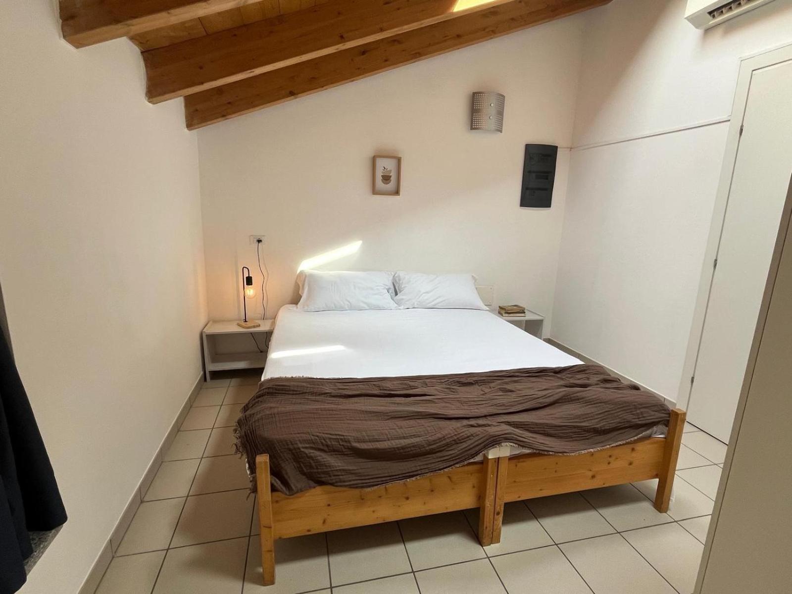 Ostello Casa Rossa Laveno-Mombello Buitenkant foto