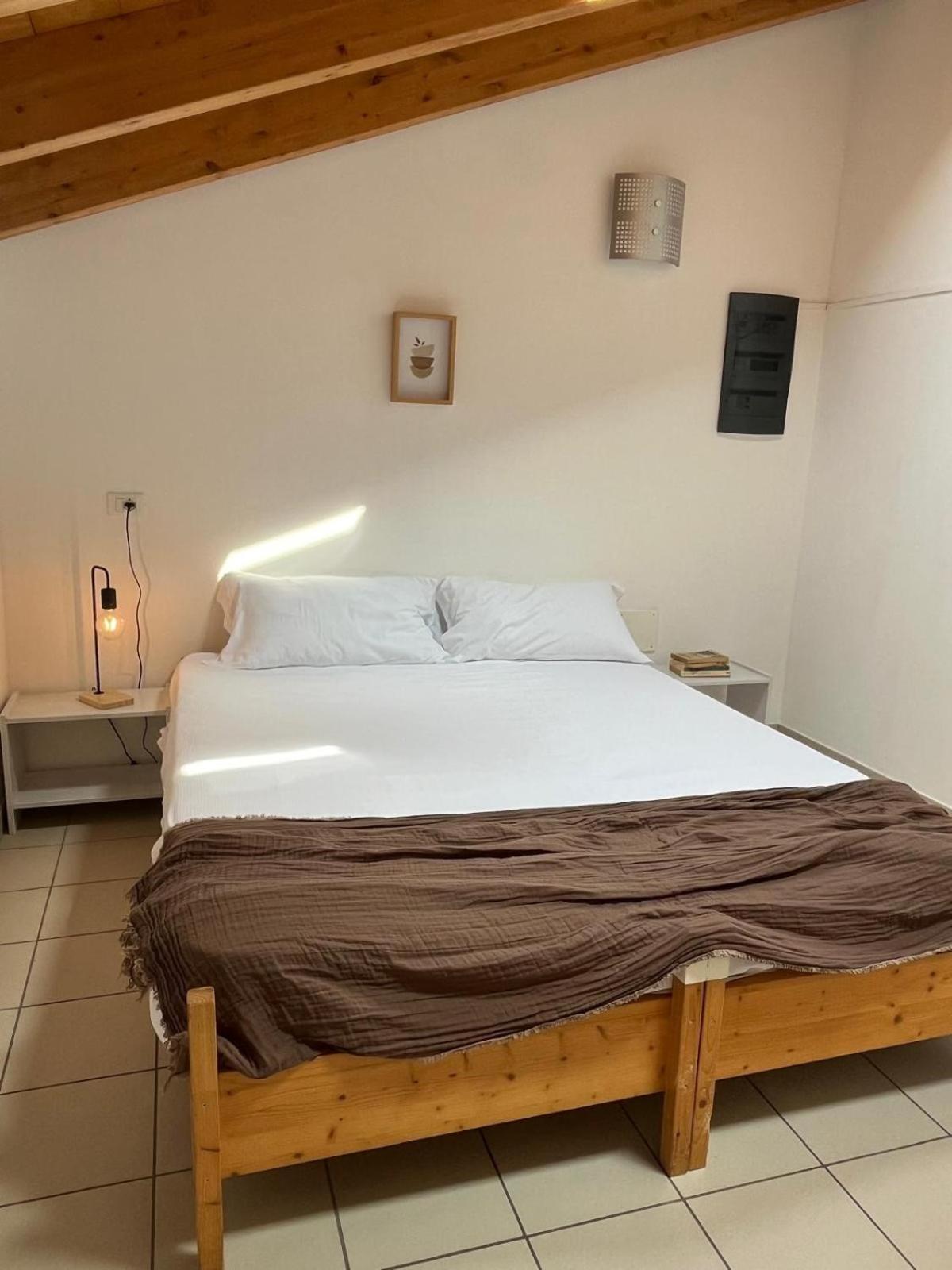 Ostello Casa Rossa Laveno-Mombello Buitenkant foto