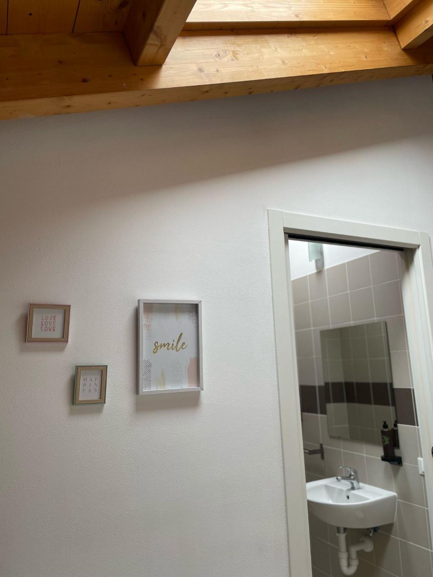 Ostello Casa Rossa Laveno-Mombello Buitenkant foto