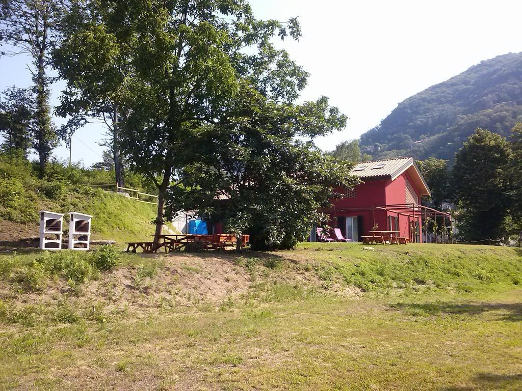 Ostello Casa Rossa Laveno-Mombello Buitenkant foto