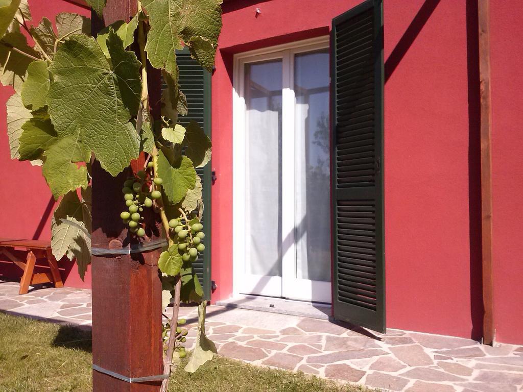 Ostello Casa Rossa Laveno-Mombello Buitenkant foto