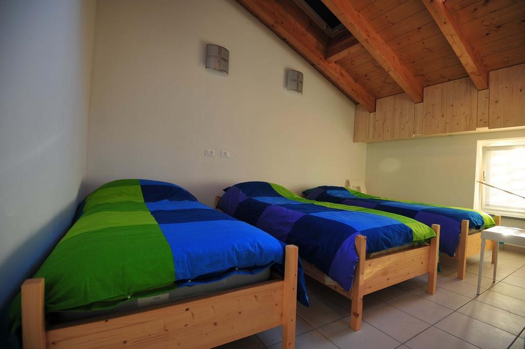 Ostello Casa Rossa Laveno-Mombello Kamer foto