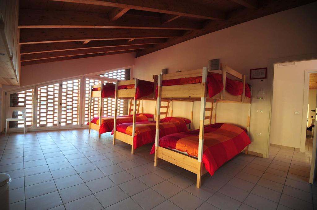 Ostello Casa Rossa Laveno-Mombello Kamer foto