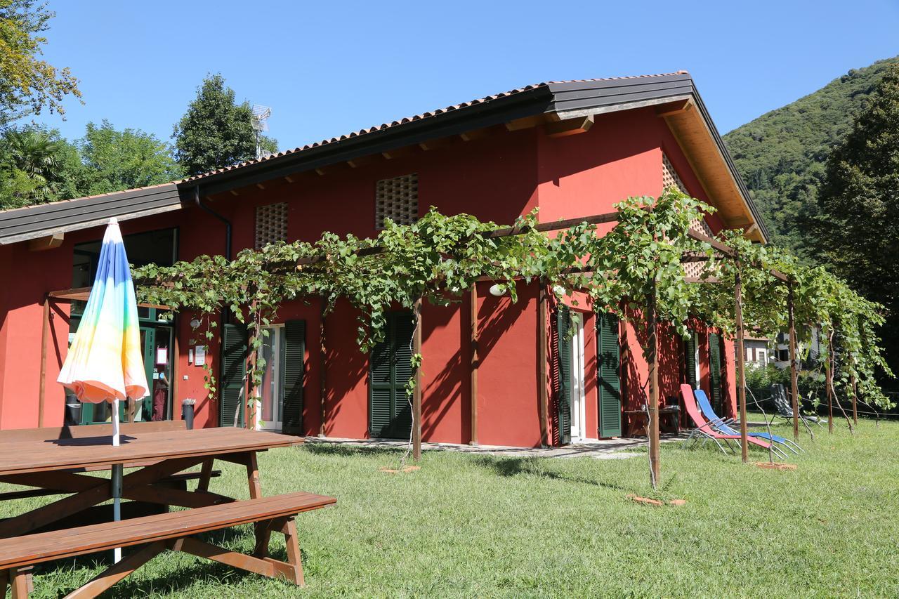 Ostello Casa Rossa Laveno-Mombello Buitenkant foto