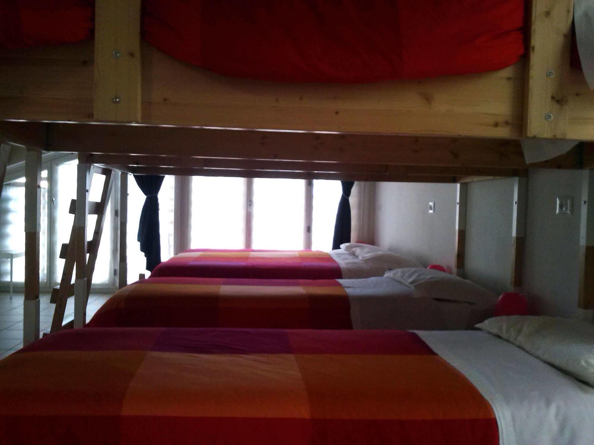 Ostello Casa Rossa Laveno-Mombello Buitenkant foto